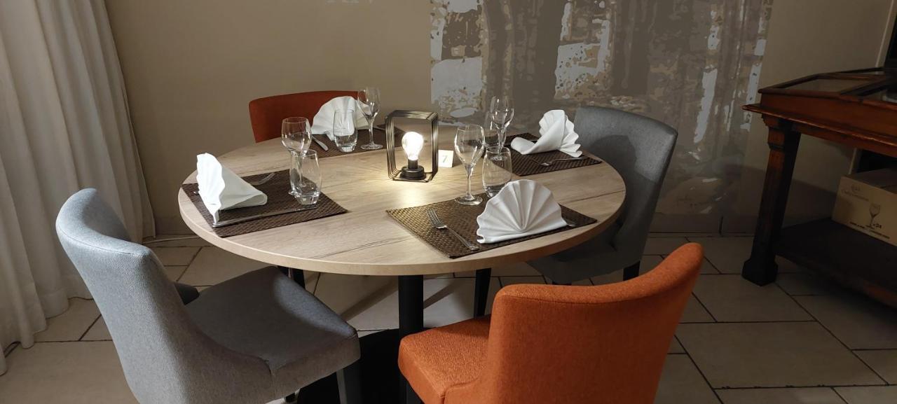 Logis Hotel Restaurant Le Relais De L'Abbaye Saint-Evroult-Notre-Dame-du-Bois Eksteriør billede